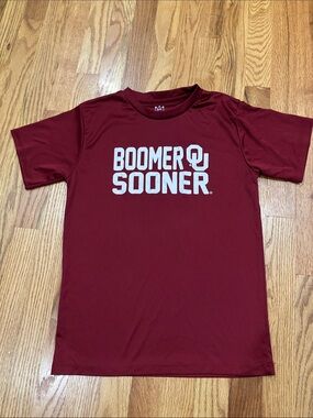 Kids' Crimson 'Boomer Sooner' Short Sleeve Tee
